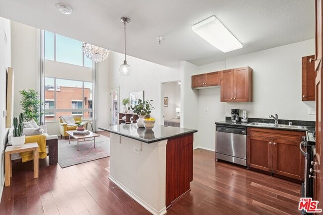 Building Photo - 100 S Alameda St