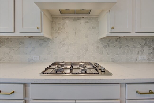 Building Photo - 1930 Creekwood Cv