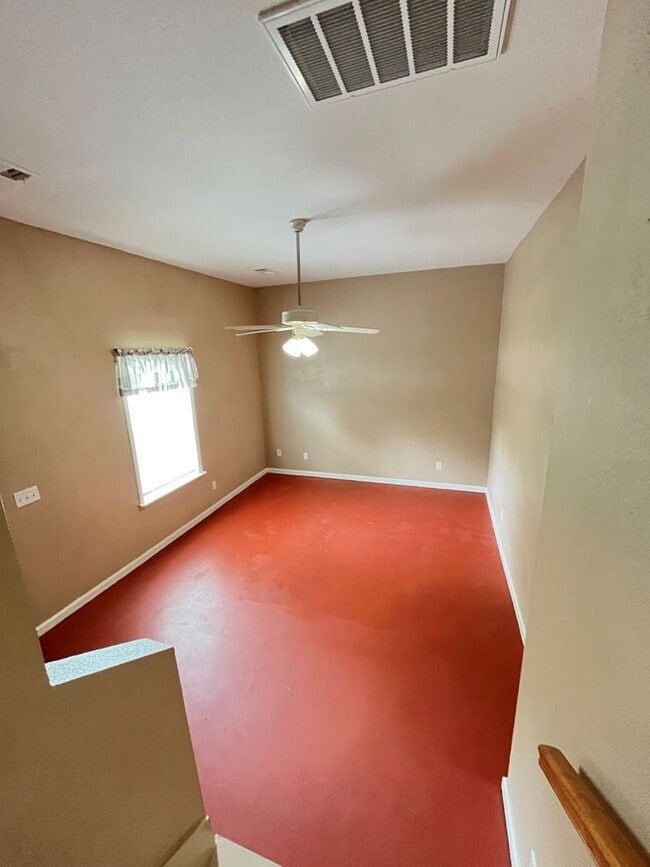 Building Photo - 1 bedroom 1 bath apartment off house