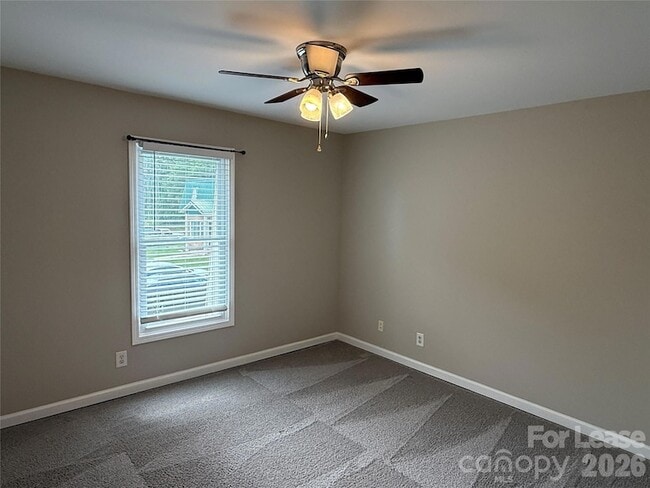 Building Photo - 312 W Catawba Ave