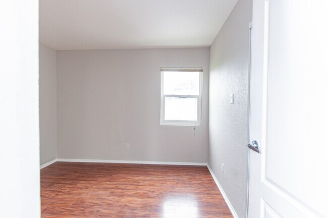 Building Photo - 1835 Carmona Ave