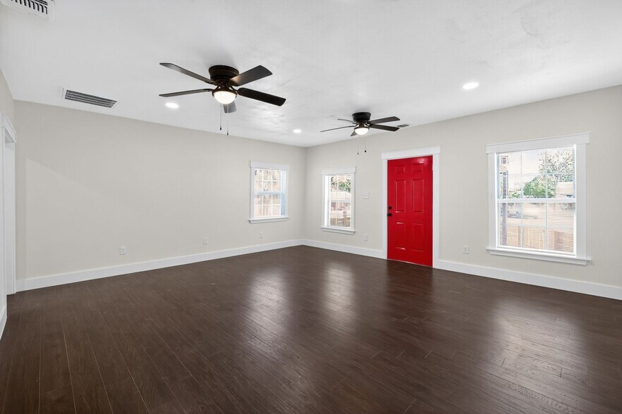 Building Photo - 427 Floyd Ave