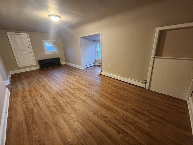 Building Photo - 651 Lincoln Way W