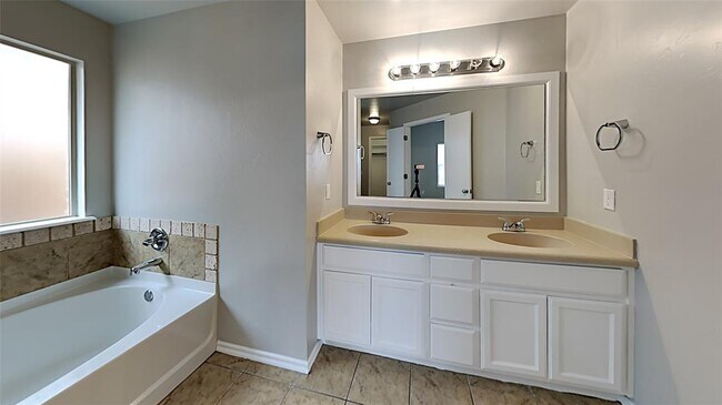 Building Photo - 18408 Agua Dr