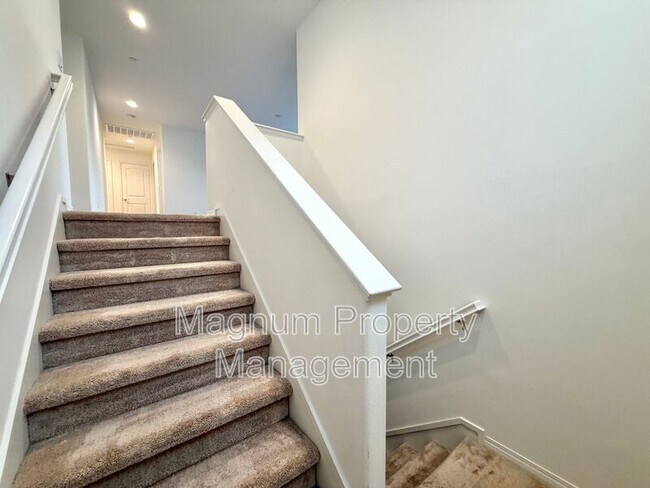 Building Photo - 34124 Thistlewood Ave