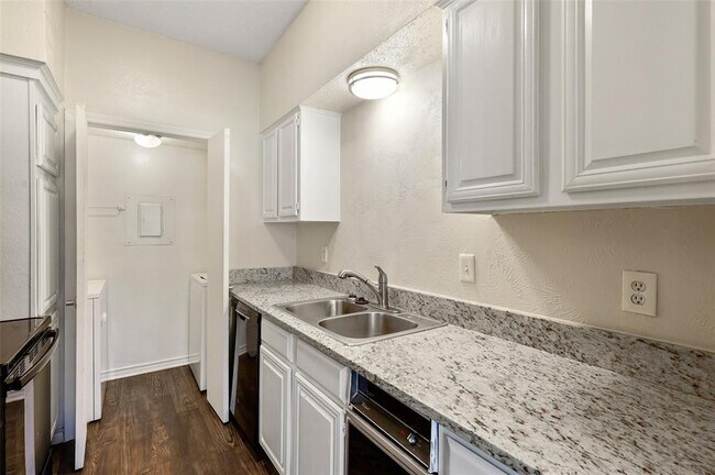 Building Photo - 8555 Fair Oaks Crossing
