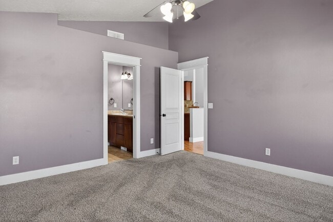 Building Photo - Spacious Home in Quiet Star Cul-de-Sac with Large Yard