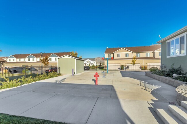 Building Photo - 65 E 970 N