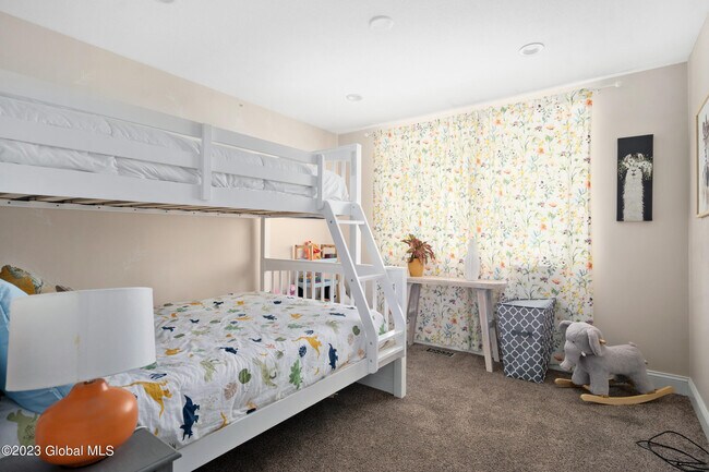 Building Photo - 1 Laurie Ln