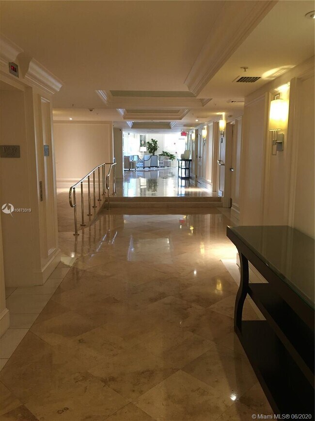 Building Photo - 100 S Birch Rd