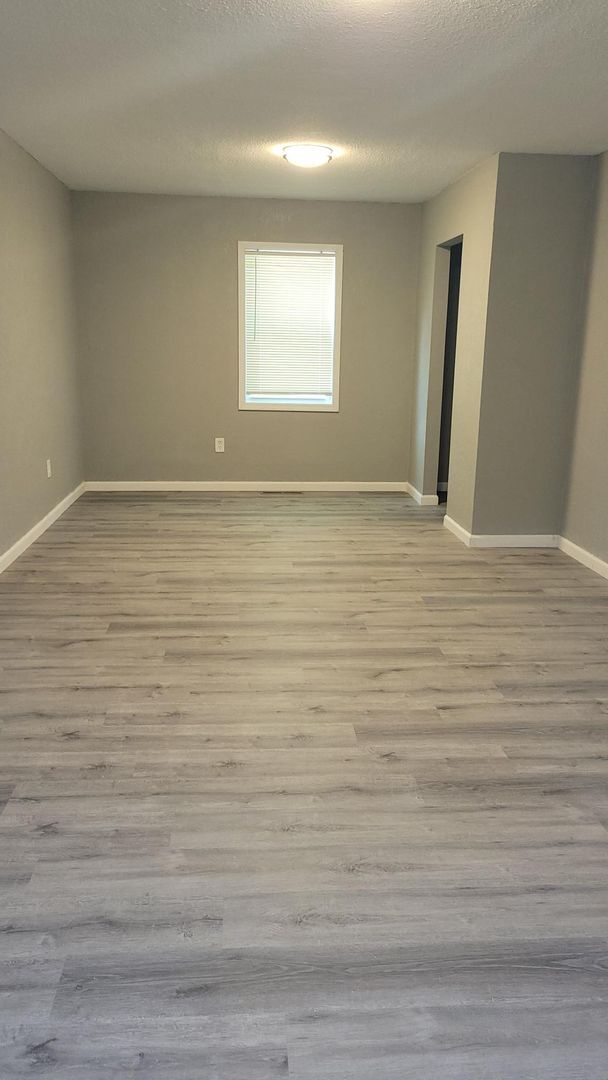 Building Photo - Completely Remodeled!!