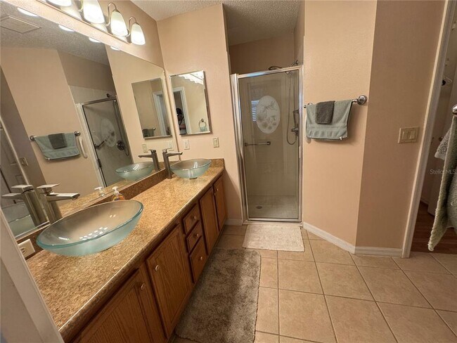 Building Photo - 2524 English Ivy Cir