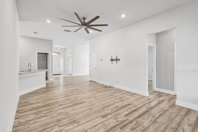 Building Photo - 5348 Lugo St