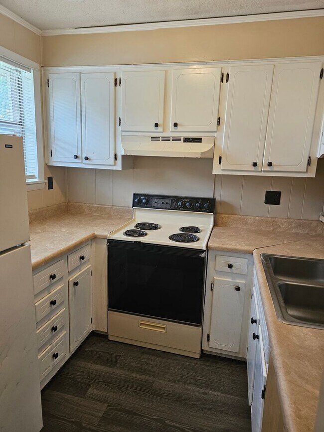 Building Photo - 2865 A Glenhills Cir