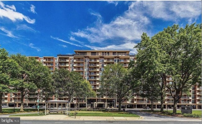 Building Photo - 1300 Army Navy Dr