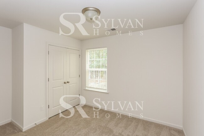 Building Photo - Carve Out a Great Life Here!