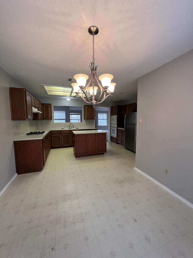 Building Photo - 3210 Festus Dr