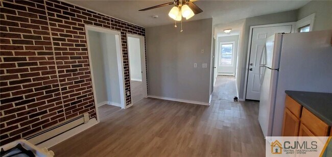 Building Photo - 1 Henry St