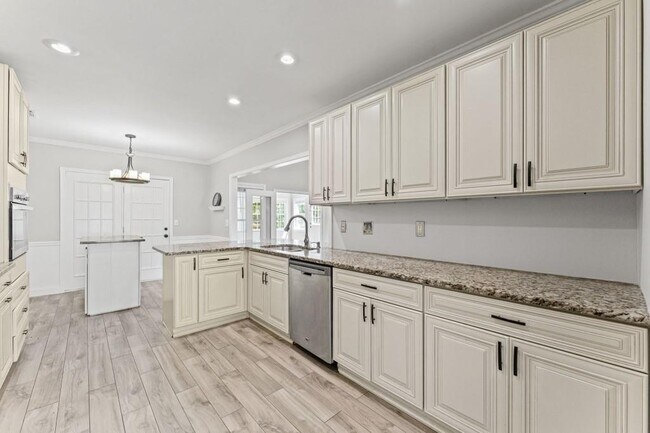 Building Photo - 5605 Martin Grove Dr NW
