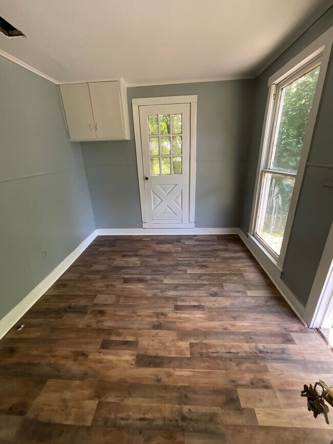 Building Photo - 5917 Lexington Ave