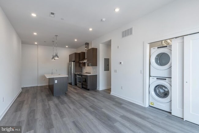 Building Photo - 710 N 16th St