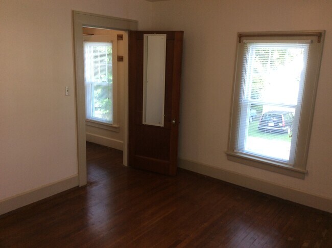 First Floor Bedroom walk in closet entrance - 11 Pratt St