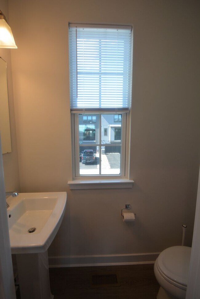 Building Photo - Beautiful and New this 4 Bedroom Townhouse