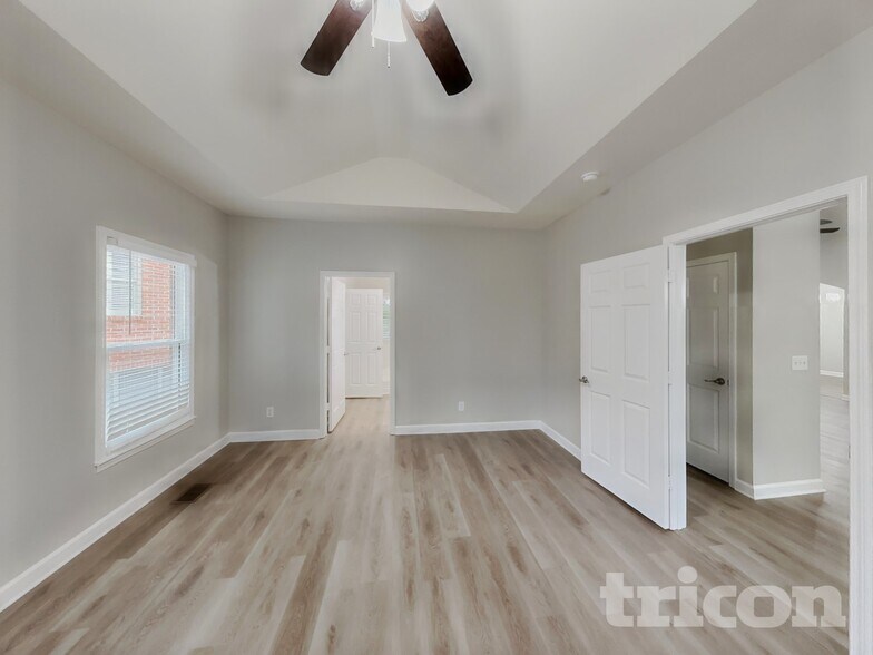 Building Photo - 4981 Tulip Grove Ln