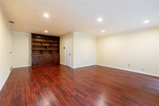 Building Photo - 510 Cranbrook Park