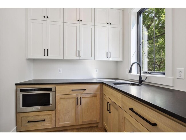 Building Photo - 21845 Byron Cir