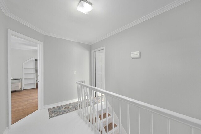 Building Photo - 121 Queen Eugenia Ct