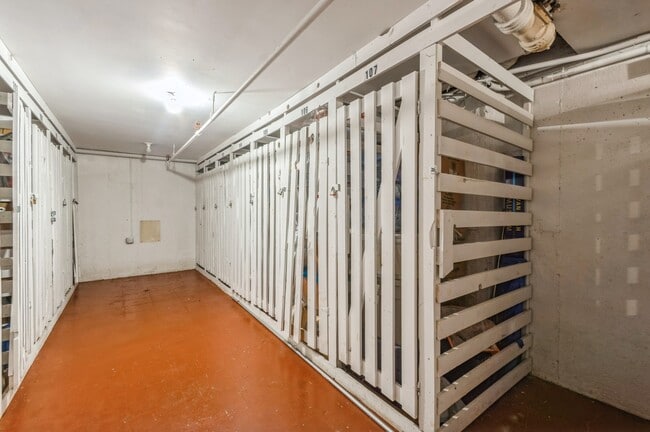Building Photo - 310 Lathrop Ave