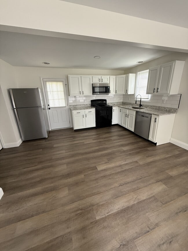 Building Photo - 501 Lincoln St