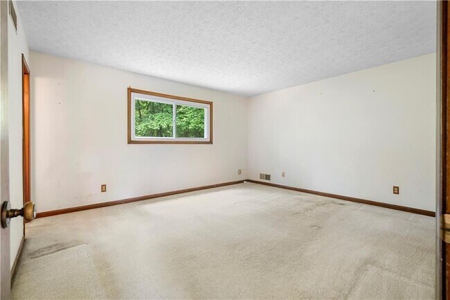 Building Photo - 3260 Creek Hollow Dr