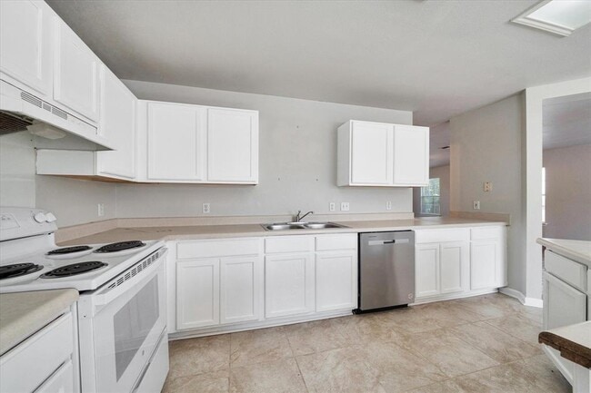 Building Photo - 1701 Balsam Way