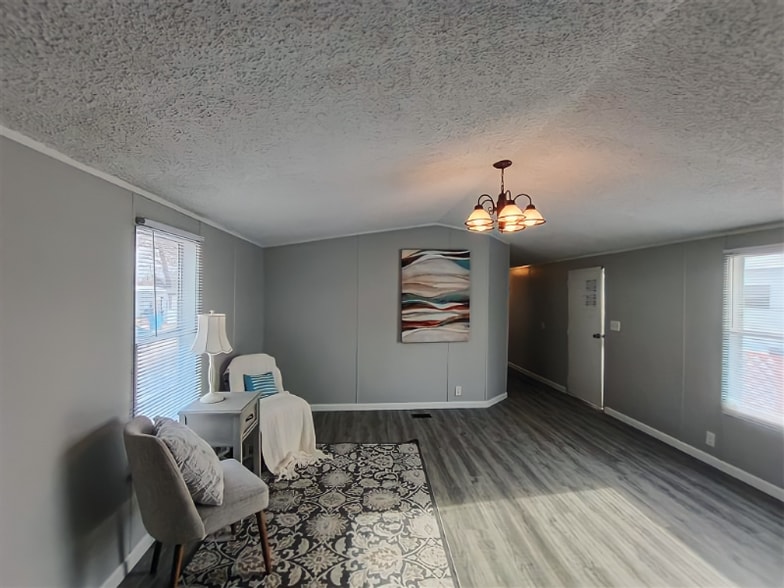 Building Photo - 77 Deerwood Park