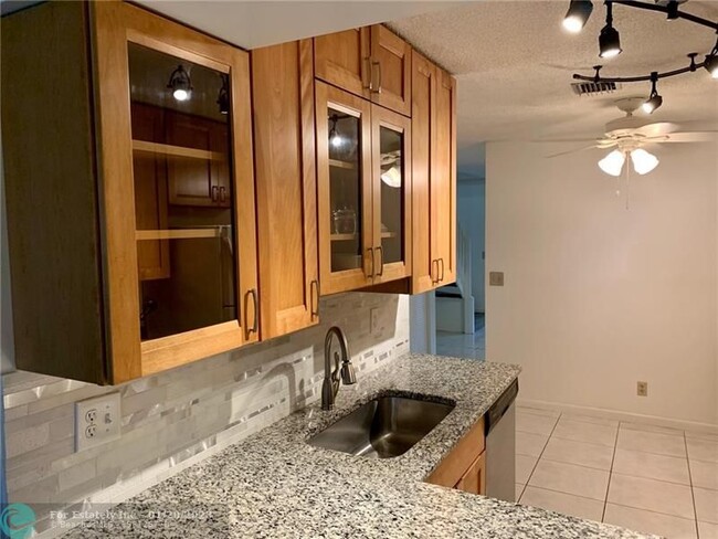 Building Photo - 9845 Riverside Dr