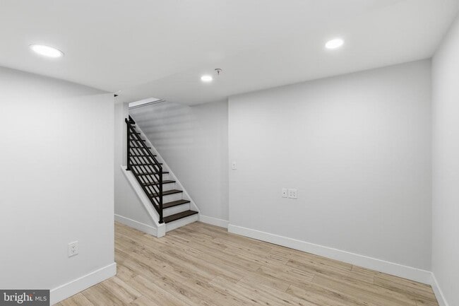 Building Photo - 1448 N Myrtlewood St