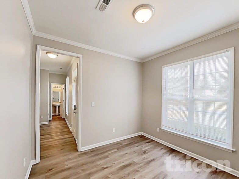 Building Photo - 116 Haywood Ln