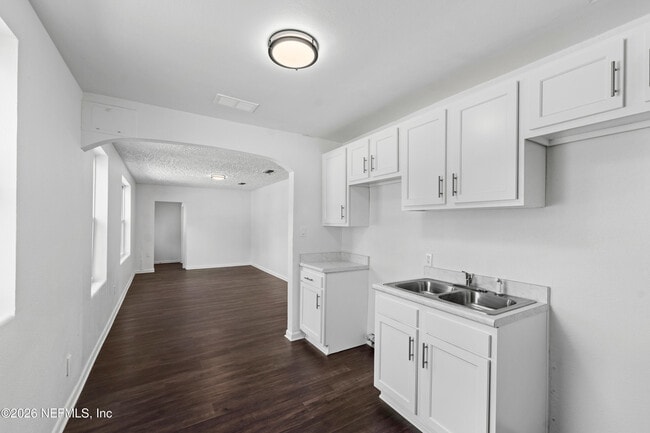 Building Photo - 3250 Soutel Dr