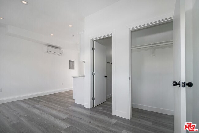 Building Photo - 1217 9th St