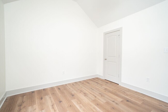 Building Photo - 3BR/2BA Home