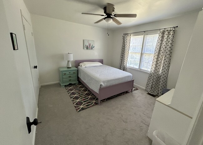 Double bed - 4591 Ayers Rd