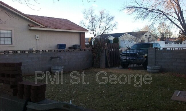 Building Photo - 776 E Fort Pierce Dr