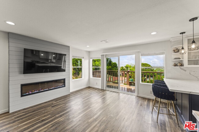 Building Photo - 11621 Sunshine Terrace