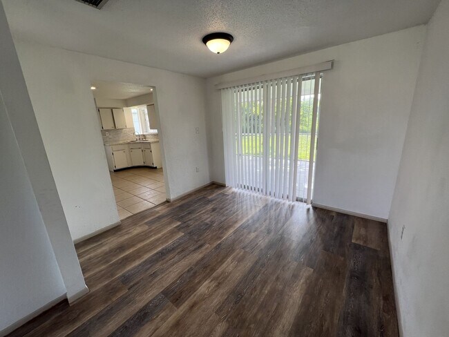 Building Photo - ** Single Family Home - Port Charlotte - 2 Bed / 2 Bath Plus Den/Bonus Room - Annual Rental - $16...