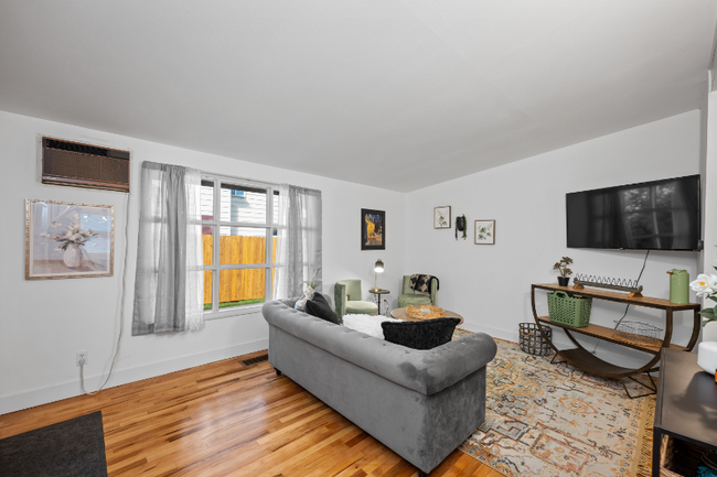 Building Photo - 943 N 7th St