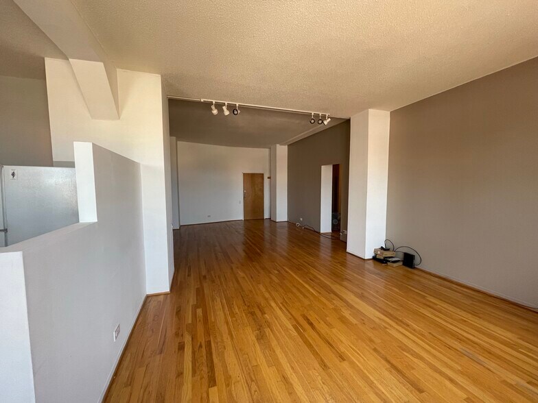 Dining Room Living Room - Open Plan - 600 S Dearborn St