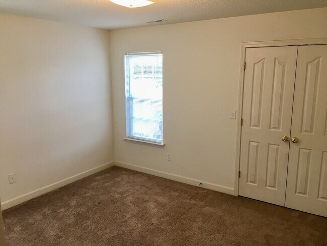 Building Photo - 126 Clusters Cir