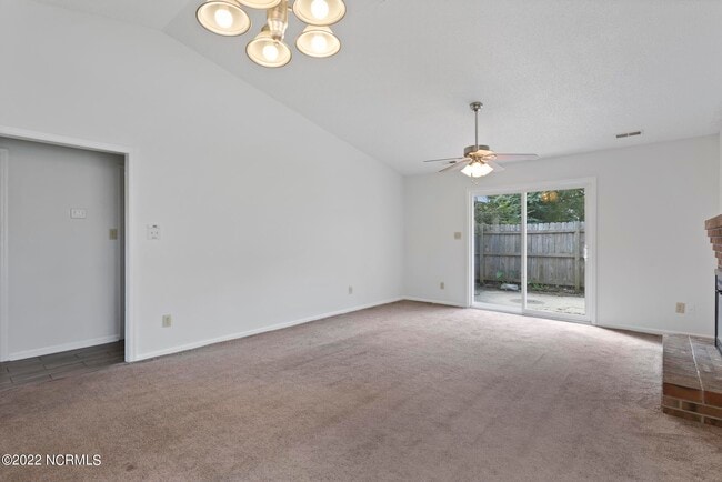 Building Photo - 100 Creekview Dr